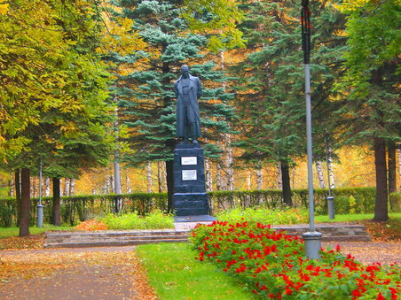 Памятник Аркадию Петровичу Гайдару